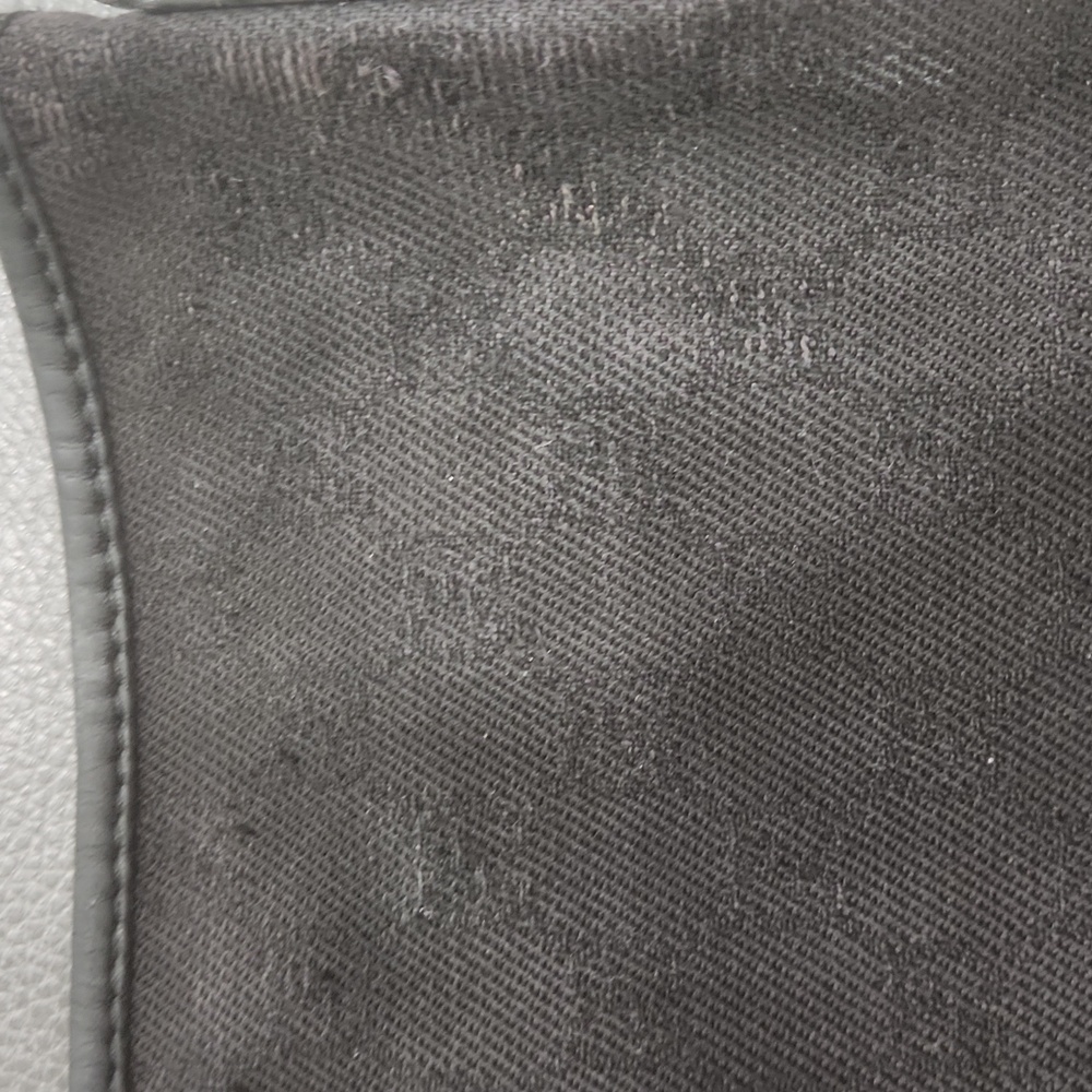 Gucci Canvas Abbey Elegant Black Crossbody Bag - Picture 8 of 9